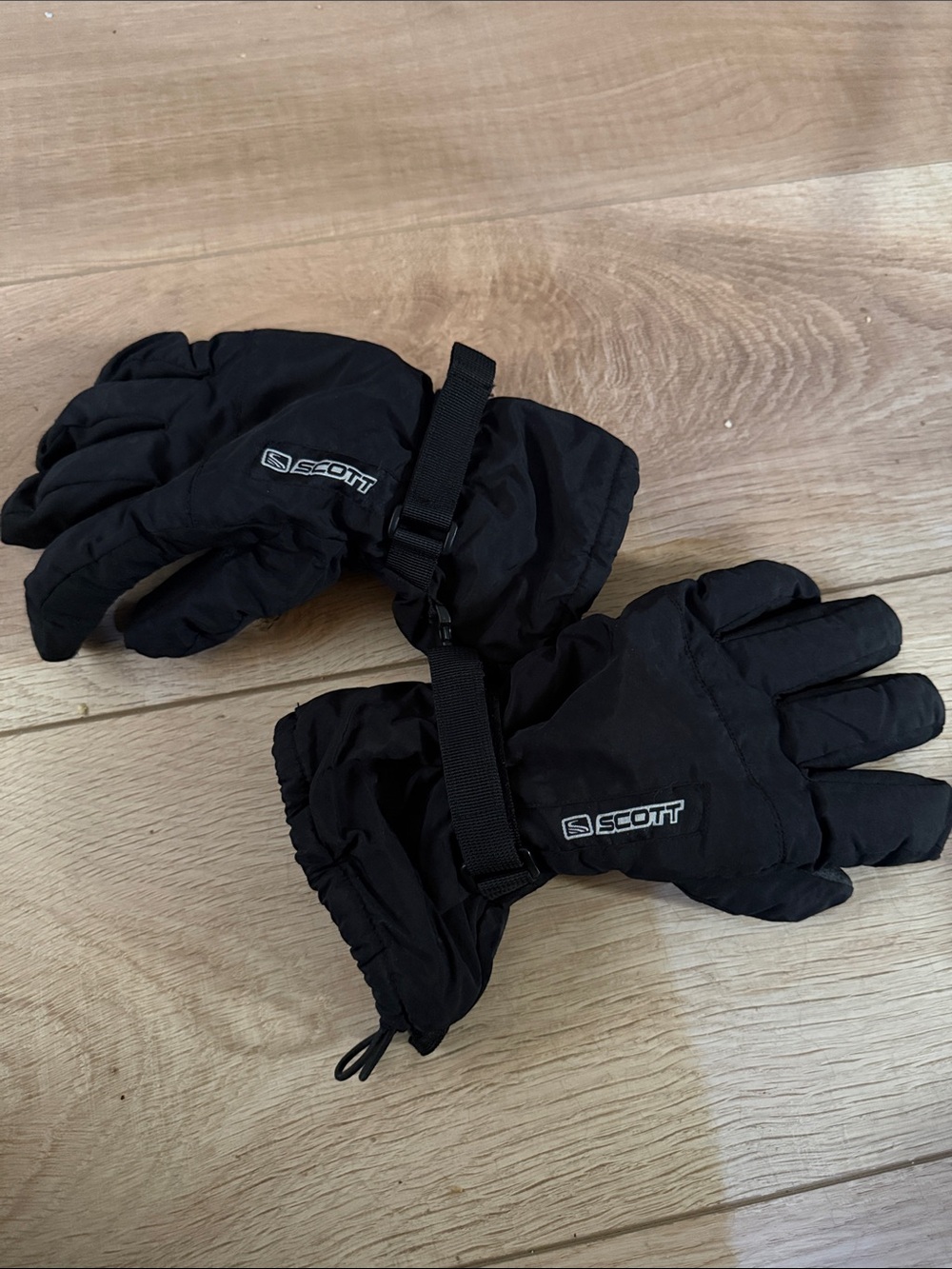 Scott Black Winter Ski Gloves with Wrist Strap